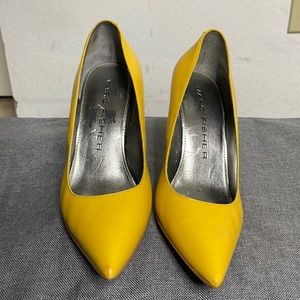 Marc Fisher Yellow Pointy Pumps - 6M